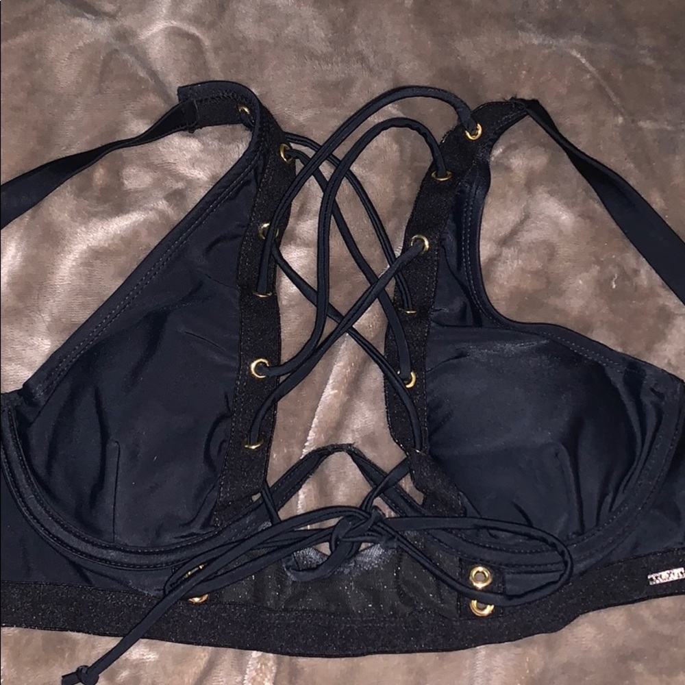Brand new bikini top nwto